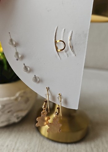 Altın Renkli Mini Sıralı Küpe Seti - Görsel 4