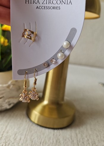 Altın Renkli Mini Sıralı Küpe Seti - Görsel 2