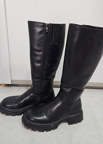 Kadın Siyah Deri Diz Boyu Topuklu Çizme - Görsel 2