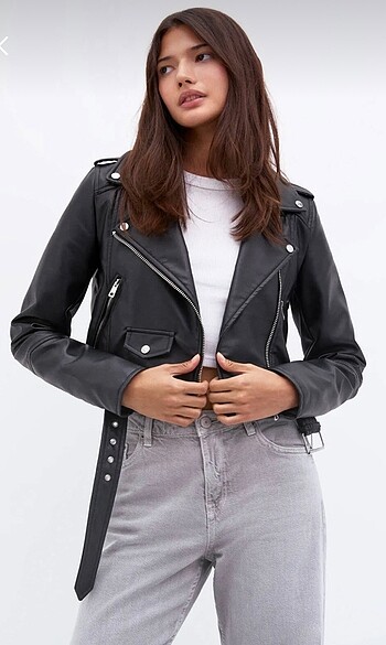 m Beden siyah Renk Bershka ceket