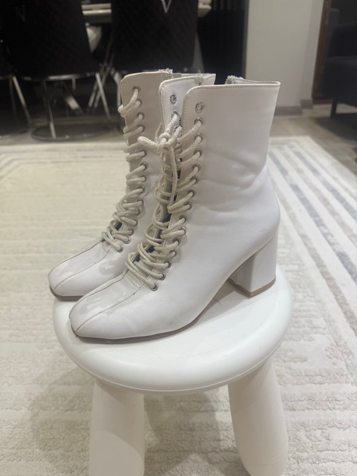 Beyaz Bağcıklı Kadın Deri Topuklu Bot - Görsel 3