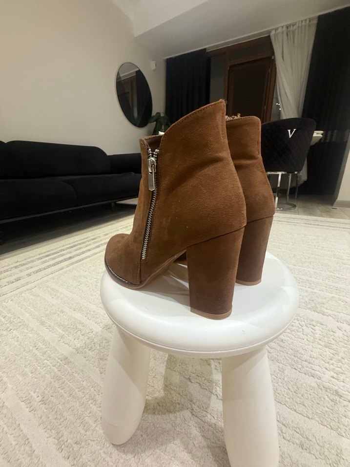 Kahverengi Süet Topuklu Kadın Bot - Görsel 3