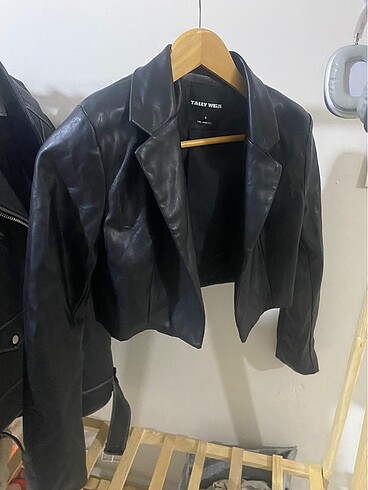 crop deri blazer