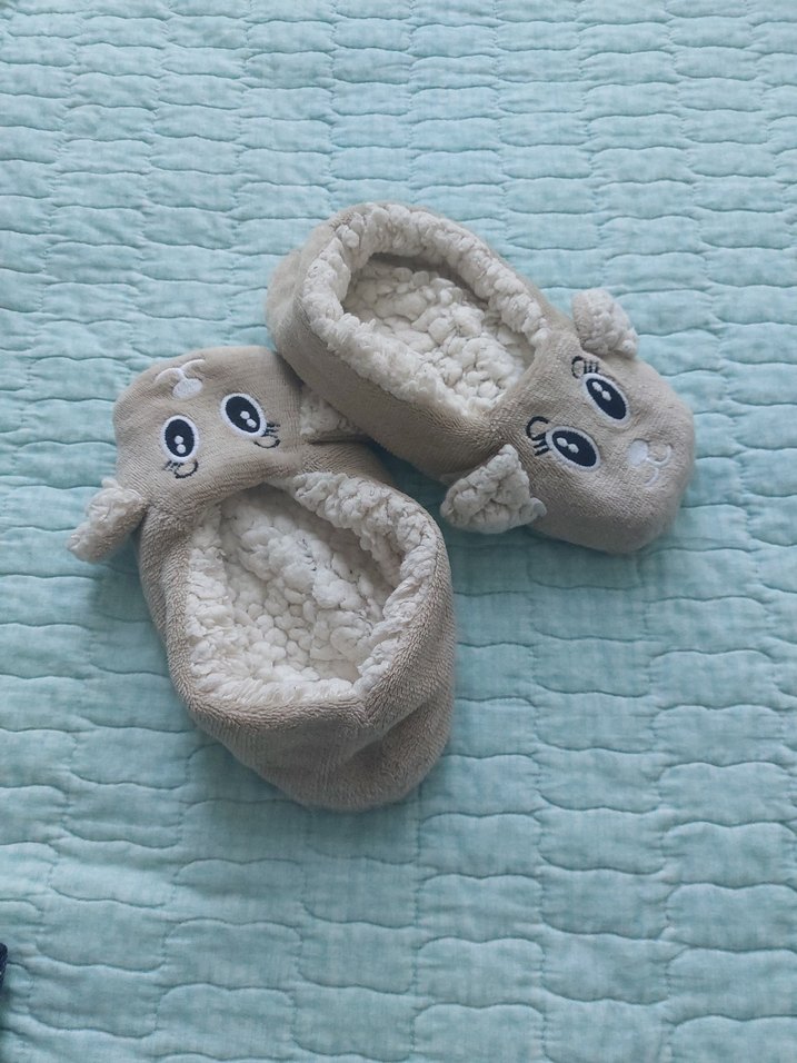 Düğmeli Gri Kız Çocuk Sıcak Terlik - Görsel 3