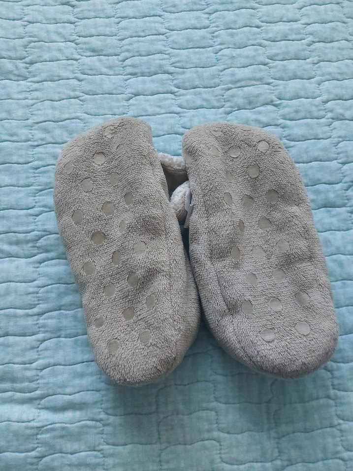 Düğmeli Gri Kız Çocuk Sıcak Terlik - Görsel 2