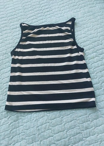 Beyaz  çizgili, kolsuz tekne  yaka bayan bluzu - Görsel 3