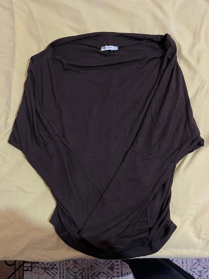 Stradivarius asimetrik yaka bluz - Görsel 4