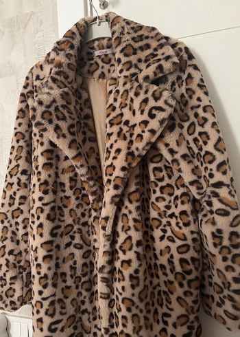 Leopar Desenli Uzun Suni Kürk Kadın Mont