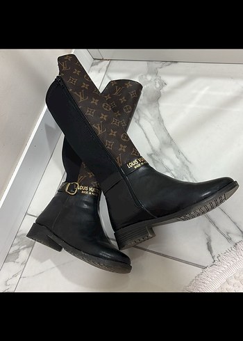 Louis Vuitton Tokalı Kahverengi Deri Çizme
