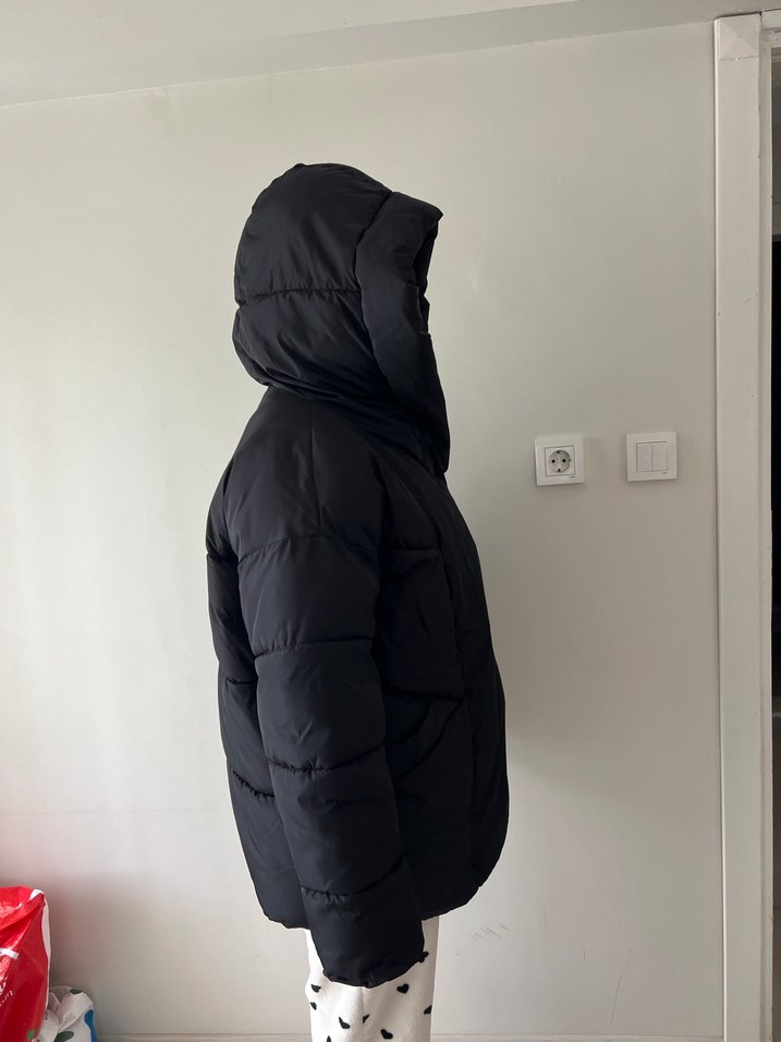 Stradivarius Siyah Şişme Mont XS Oversize - Görsel 2