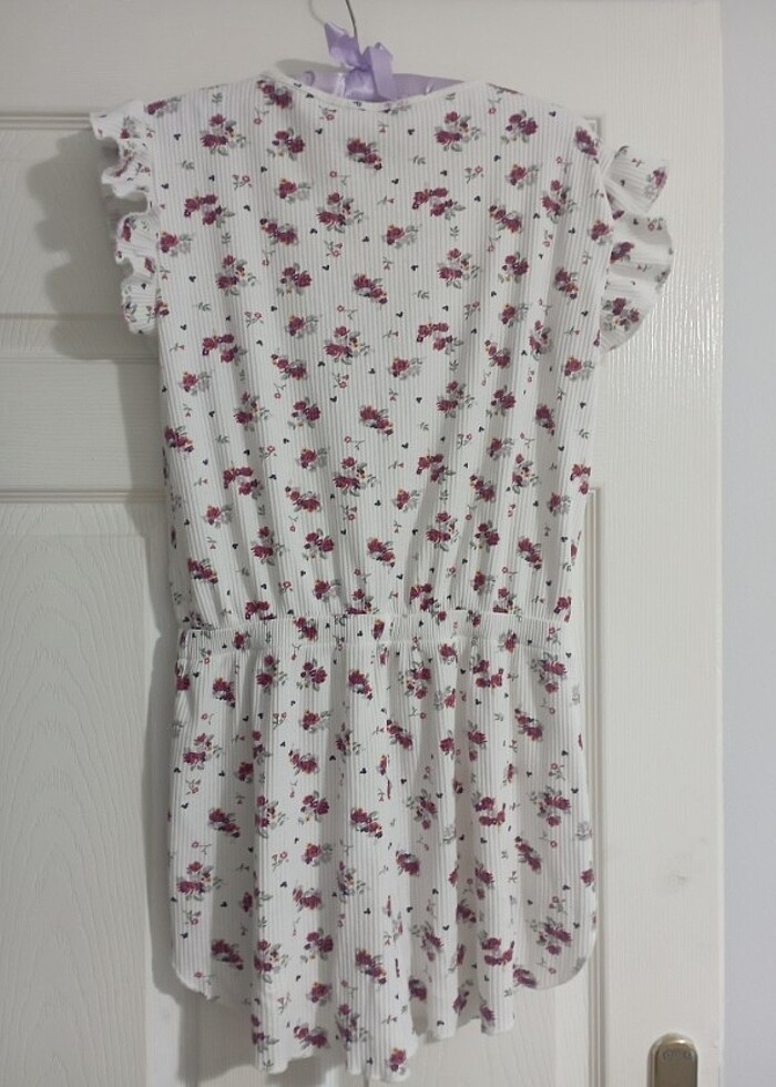 Çicekli şortlu tulum - Görsel 4