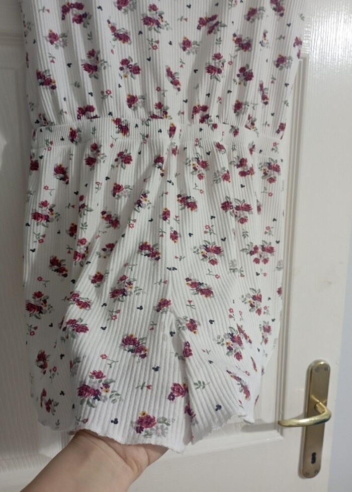 Çicekli şortlu tulum - Görsel 5