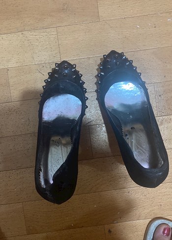 Siyah Goth Tarzı Tokalı Stiletto