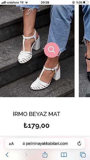 Beyaz topuklu ayakkabı