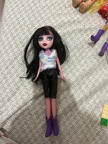 Diğer monster high draculaura