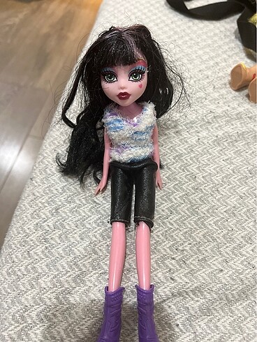 Beden monster high draculaura