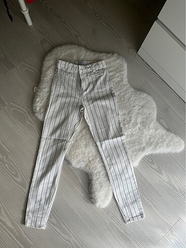 Bershka Siyah beyaz jean bershka