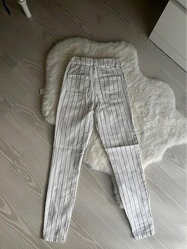 xs Beden beyaz Renk Siyah beyaz jean bershka