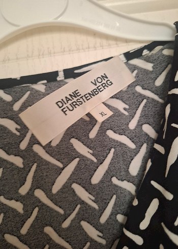 Diane Von Furstenberg Drapeli V Yakalı Bluz