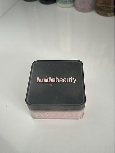 Huda Beauty HUDA CHERRY BLOSSOM CAKE