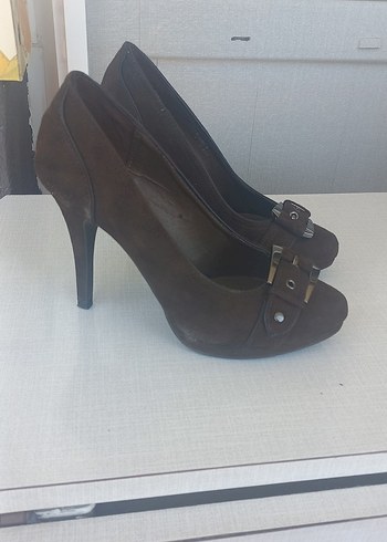 37 Beden Kahverengi Süet Tokalı Yüksek Topuklu Stiletto