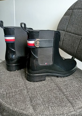 Siyah Rugan Tokalı Kadın Bot Tommy hilfiger orjinaldir - Görsel 2