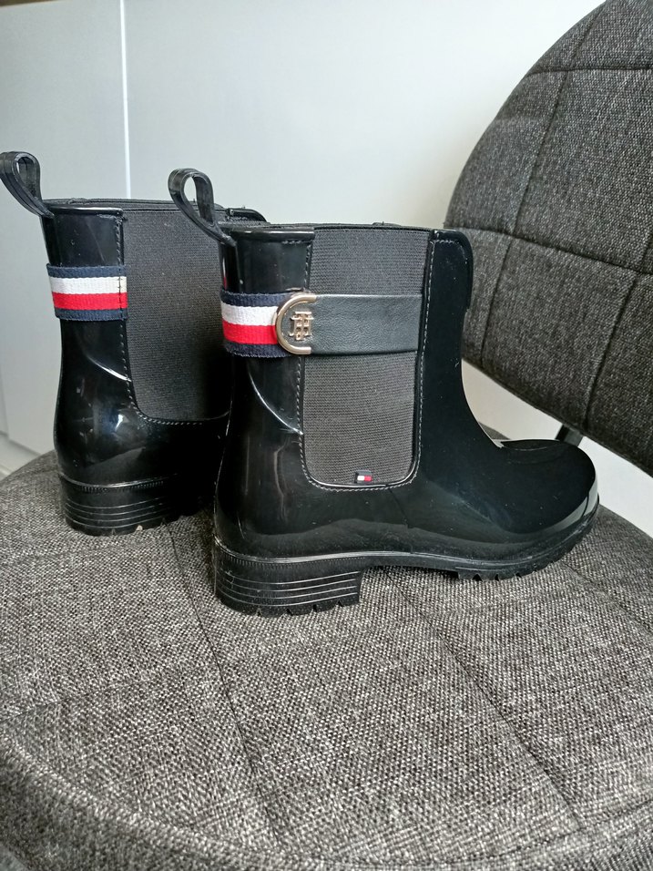 Siyah Rugan Tokalı Kadın Bot Tommy hilfiger orjinaldir - Görsel 2