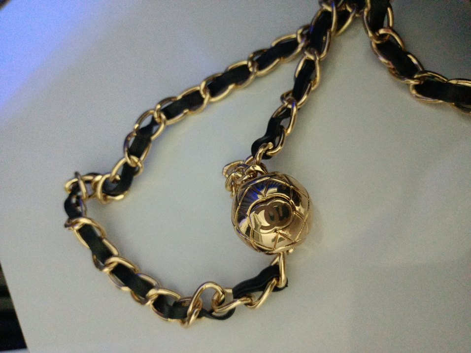 Siyah Zincir Detaylı Chanel Çanta - Görsel 3