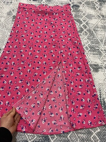 28 Beden pembe Renk Pembe yırtmaçlı etek