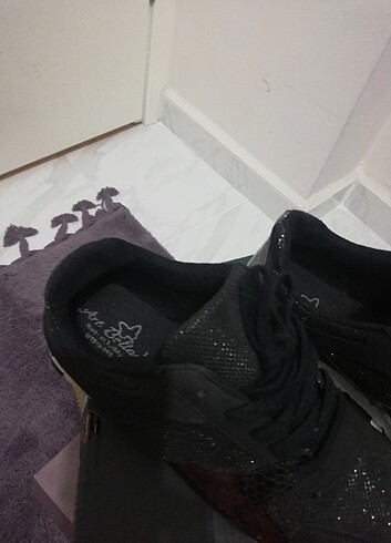 40 Beden Siyah simli spor ayakkabı 