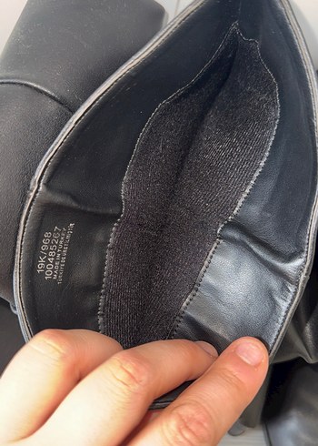 Siyah Deri Topuklu Diz Boyu Gotik Çizme - Görsel 2