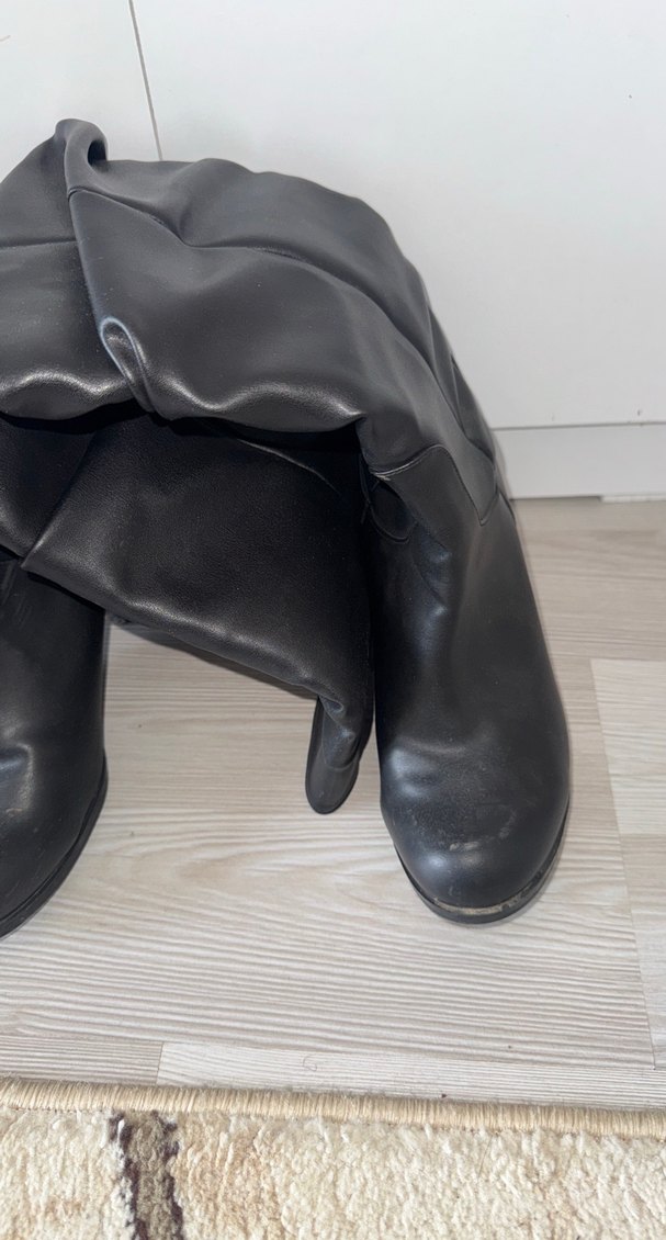 Siyah Deri Topuklu Diz Boyu Gotik Çizme - Görsel 5