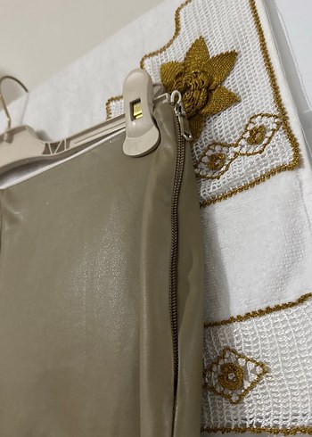 Deri Bej Kadın Pantolon, Fermuarlı, Midi Boy - Görsel 3