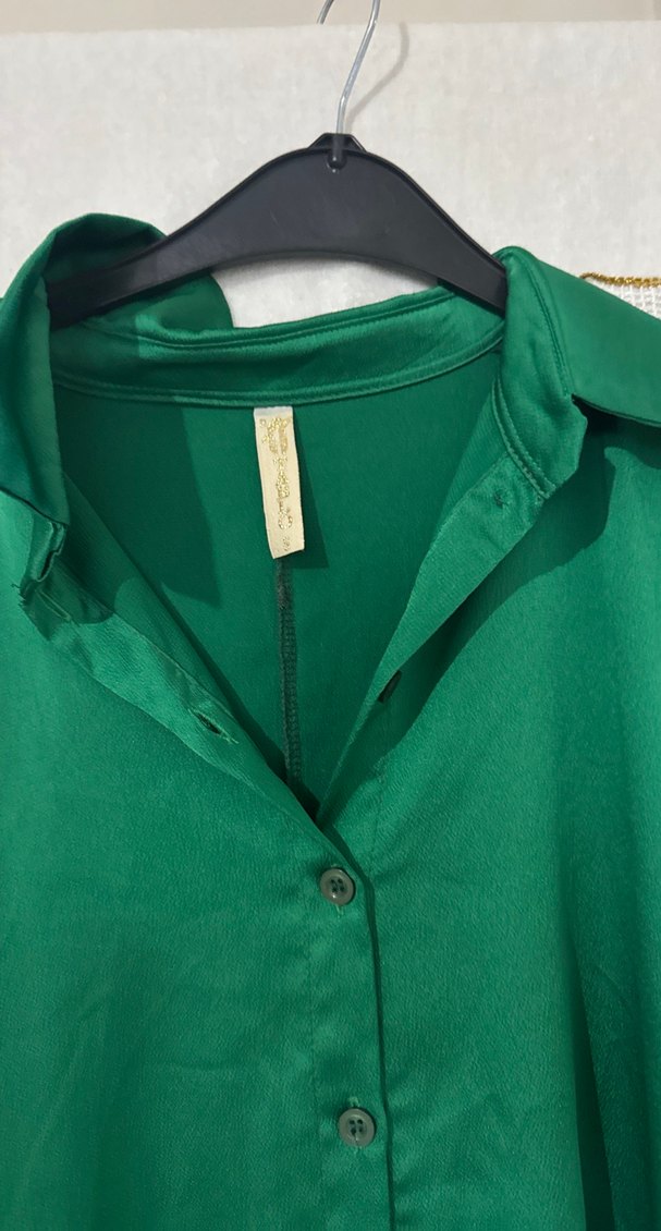 Kadın Yeşil Düğmeli Saten Gömlek - Görsel 3