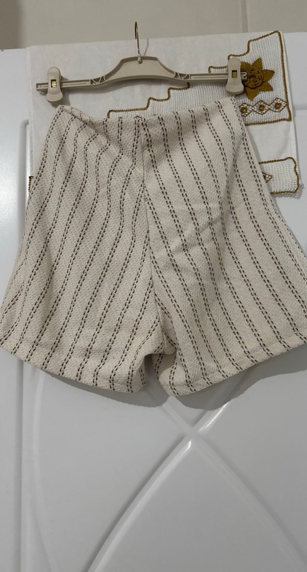 Etekli düğmeli şort - Görsel 3