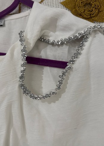 Crop taşlı dekolteli tişört - Görsel 6