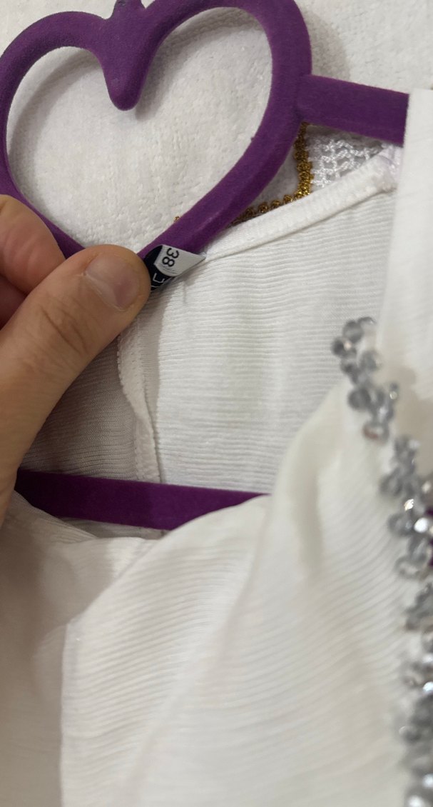 Crop taşlı dekolteli tişört - Görsel 5