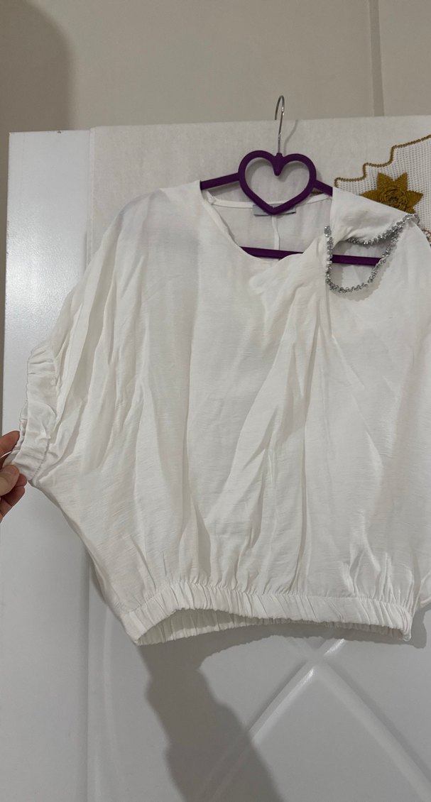 Crop taşlı dekolteli tişört - Görsel 2