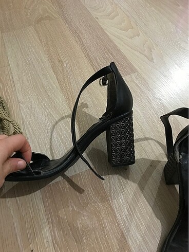 Diğer 37 numara topuklu sandalet