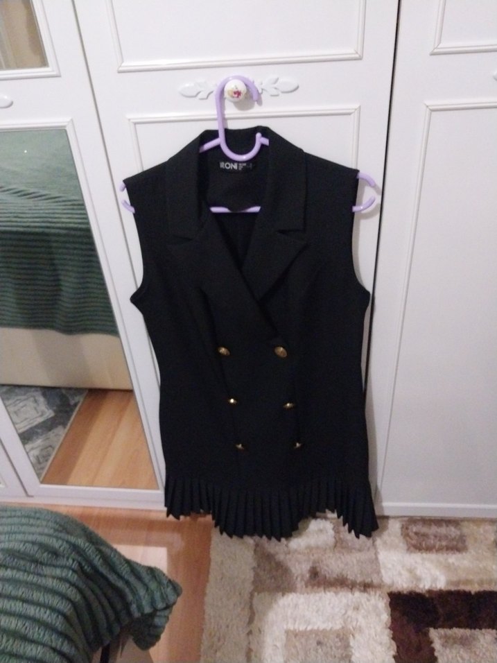 Düğmeli Siyah Kolsuz ceket elbise - Görsel 4