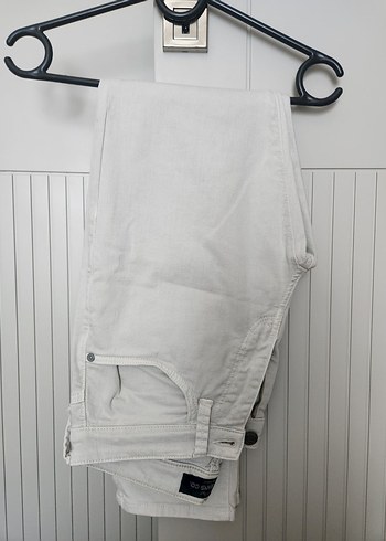 Mavi Jeans Minimal Beyaz Denim Pantolon Siklik Ve Rahatlik Bir Arada