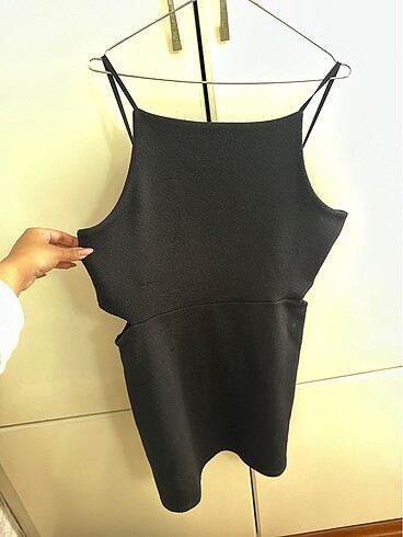 Halter yaka dekolteli elbise