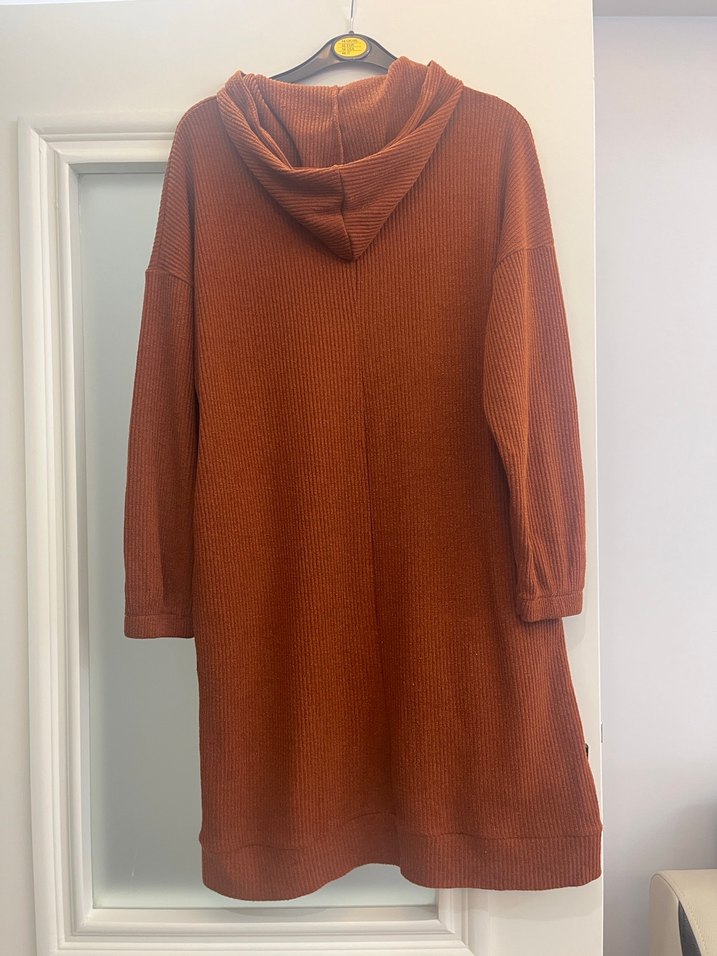 Kahverengi Kapüşonlu Triko Midi Elbise - Görsel 2