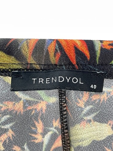 40 Beden çeşitli Renk Trendyol & Milla Mini Şort %70 İndirimli.