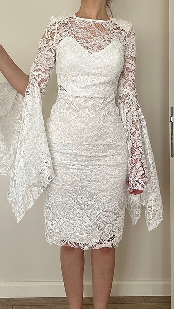 Dantelli beyaz elbise