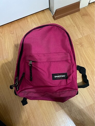 Pembe sırt çantası