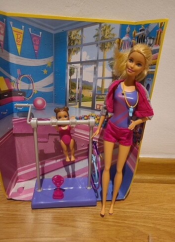 jimnastikçi barbie ve öğrencisi