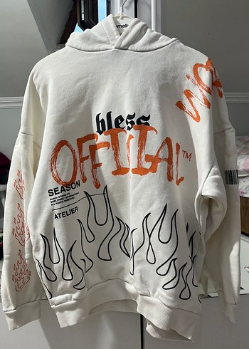 Beyaz Kapüşonlu Baskılı Oversize Sweatshirt