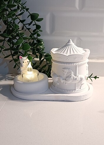 Üşüyen kedi ve atlı karınca kutu