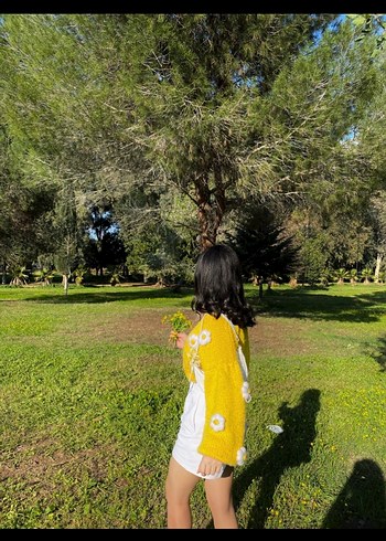 Sarı  çiçekli örgü hirka - Görsel 5